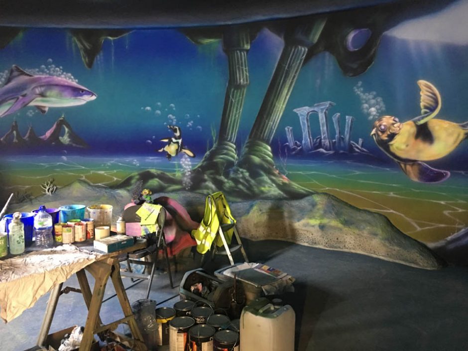 Painting the deep ocean