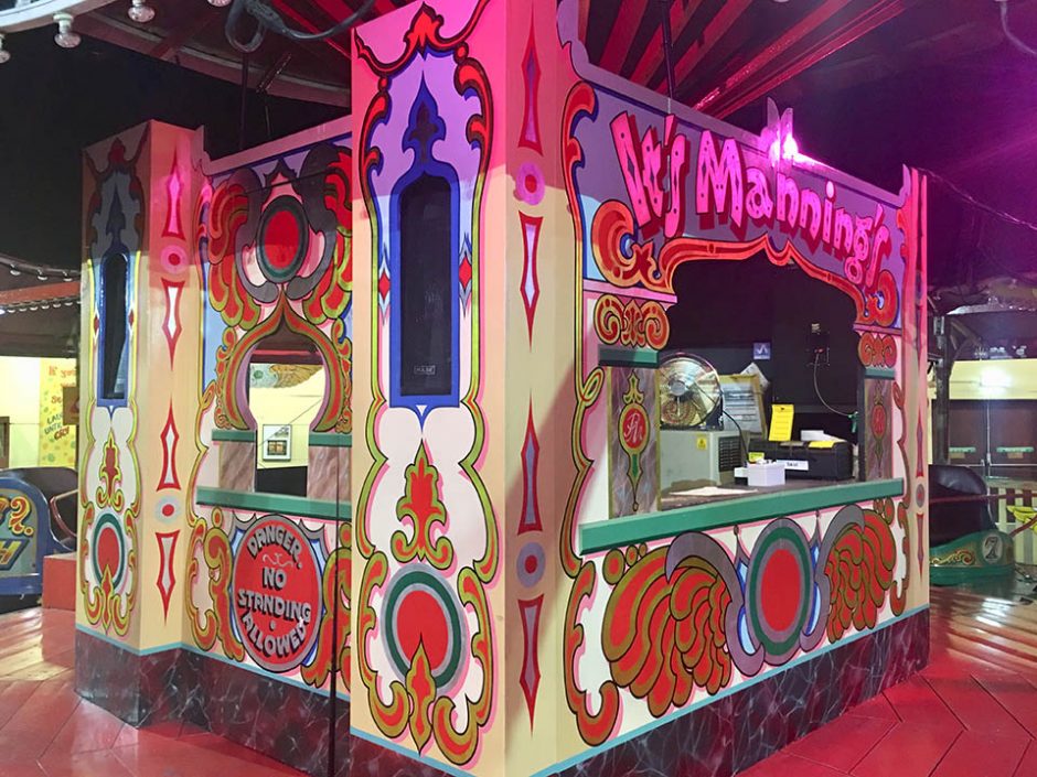 Mannings Booth in Pink Light
