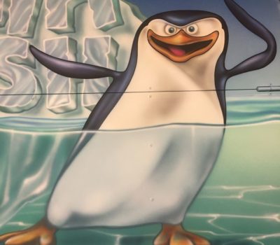 Pengiun Saluting